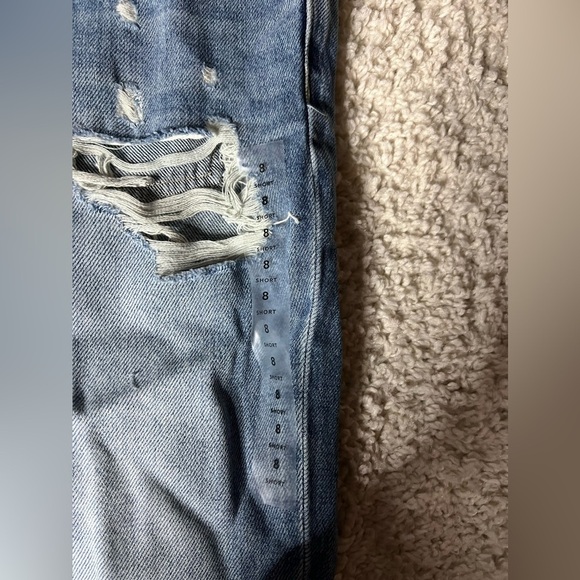 Women’s Size 8 Short Distressed Tomgirl Jeans NWT - Picture 3 of 11